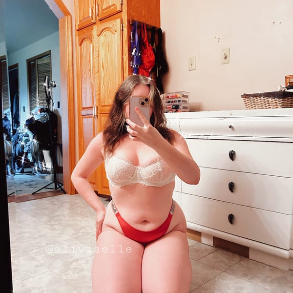 Alivia Elle — FREE — Canadian OnlyFans creator